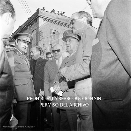 Franco visita las zonas inundadas de Barcelona