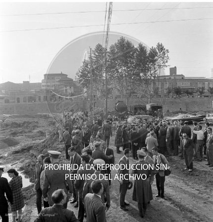 Franco visita las zonas inundadas de Barcelona