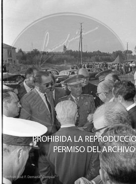 Franco visita las zonas inundadas de Barcelona