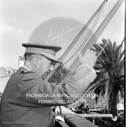 Franco visita las zonas inundadas de Barcelona