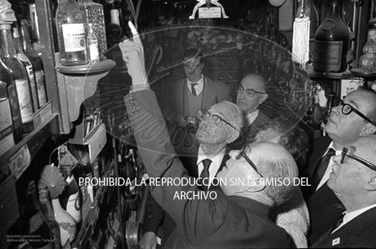 Los Premios Nobel visitan el Museo Chicote