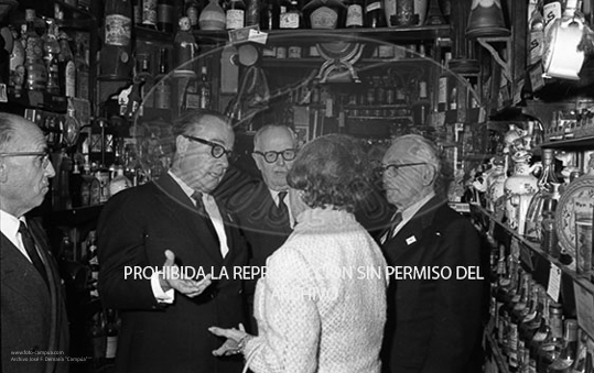 Los Premios Nobel visitan el Museo Chicote