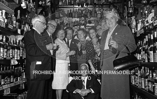 Los Premios Nobel visitan el Museo Chicote