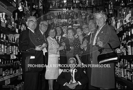 Los Premios Nobel visitan el Museo Chicote