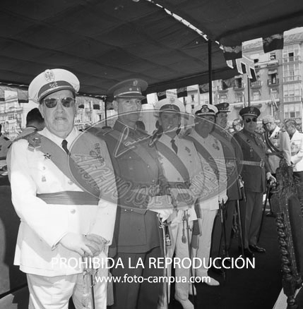 Imposición de la Cruz Laureada de San Fernando al Tte Coronel Palacios