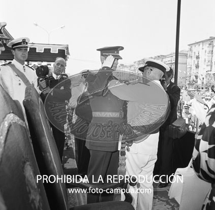 Imposición de la Cruz Laureada de San Fernando al Tte Coronel Palacios