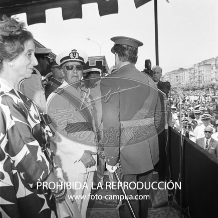 Imposición de la Cruz Laureada de San Fernando al Tte Coronel Palacios