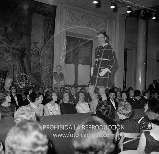 Desfile de modelos en la embajada de Italia de Madrid.