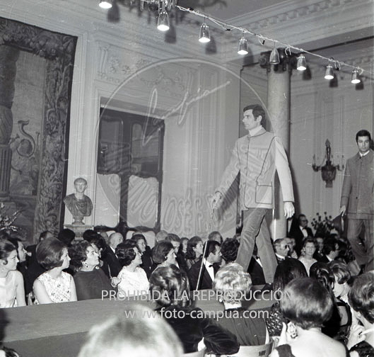 Desfile de modelos en la embajada de Italia de Madrid.