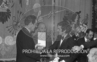 Entrega de placas a los 